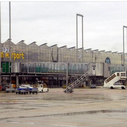 Най малко 5 6 души бяха ранени днес на летището Кьолн Бон в