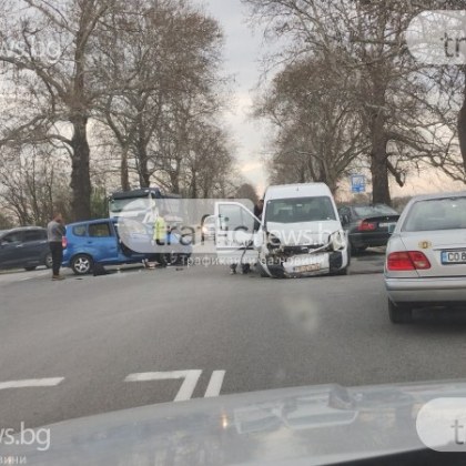 Тежък пътен инцидент блокира движението на пътя Пловдив Пазарджик