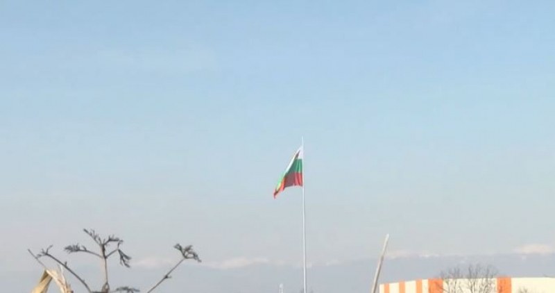 Край Пловдив издигнаха най-високото българско знаме.Това направиха българи от Чикаго,