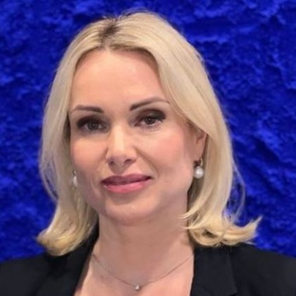 Журналистката Марина Овсянникова изправила се срещу Кремъл говори за първи
