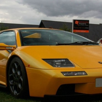 В Обединеното кралство похитители почти унищожиха колекционерско Lamborghini Diablo от