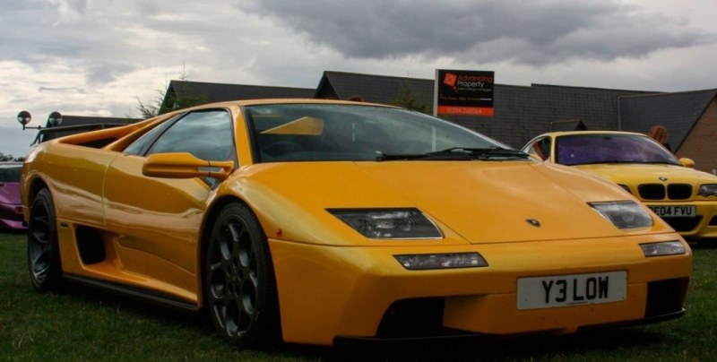 В Обединеното кралство похитители почти унищожиха колекционерско Lamborghini Diablo от