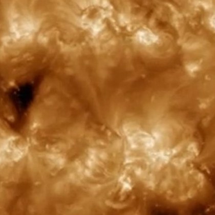 За две седмици на Слънцето се появи втора гигантска коронална
