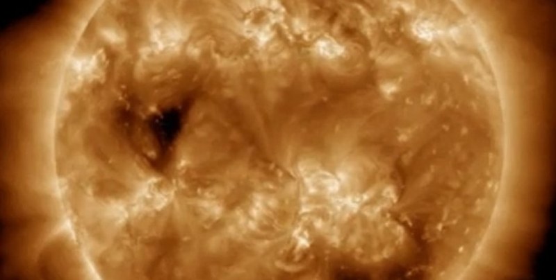 За две седмици на Слънцето се появи втора гигантска коронална