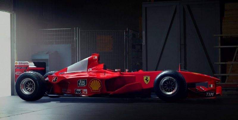 В Хонконг автомобил Ferrari F1-2000 от Формула 1 беше предложен