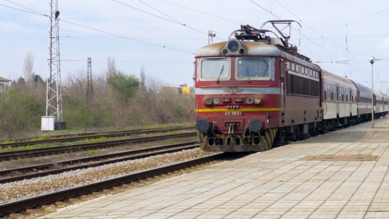 Спряно е движението на влаковете в междугарието Пловдив – Филипово