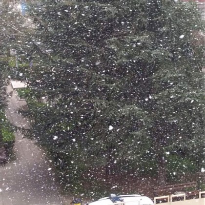 Сняг заваля тази сутрин в Шуменско сигнализираха хора от село