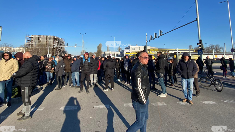 Протестиращи търговци в Пловдив блокираха кръстовището на ул. Брезовско шосе“