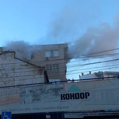 Мъж е загинал при пожар в жилищен блок във Варна