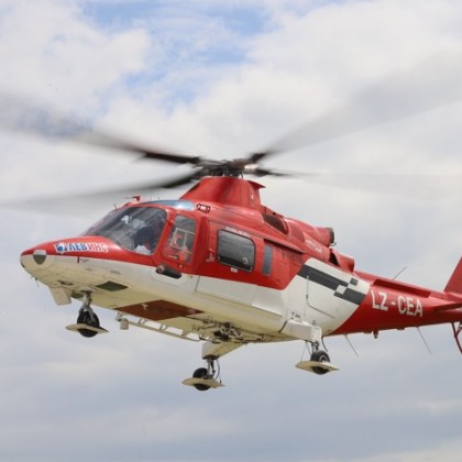 Първите два от общо шест медицински хеликоптера пристигат през лятото