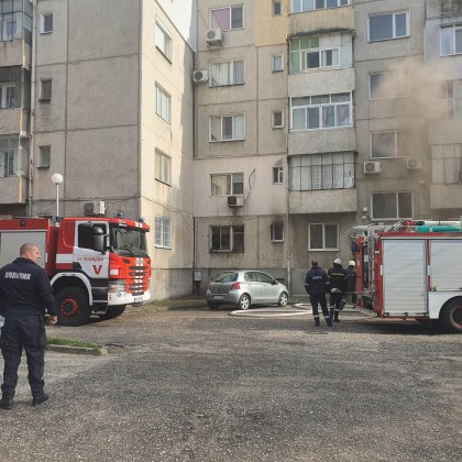 Пожар избухна в жилищен блок в квартал Христо Смирненски на