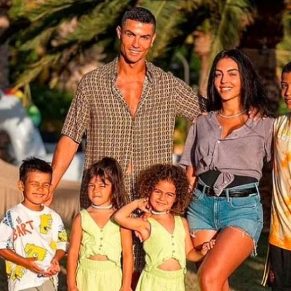 Кристиано Роналдо и семейството му все още свикват с живота