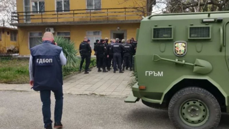 Задържаха и тийнейджър от Пловдив за бомбените сигнали