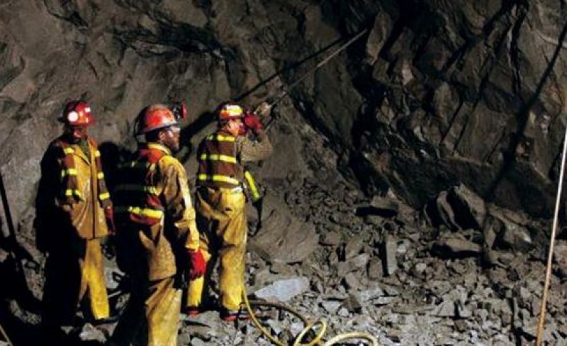 Авария в мина, евакуираха над 200 души