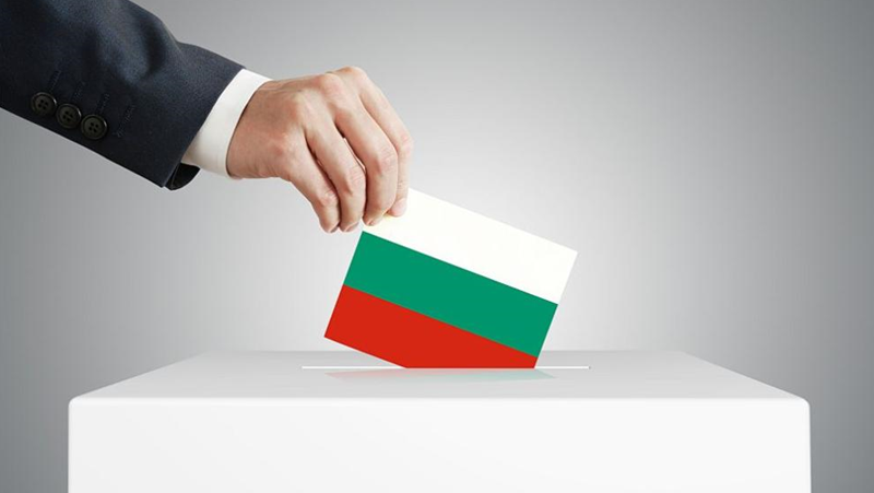 Днес България гласува за народни представители на предсрочен парламентарен вот.Избирателната