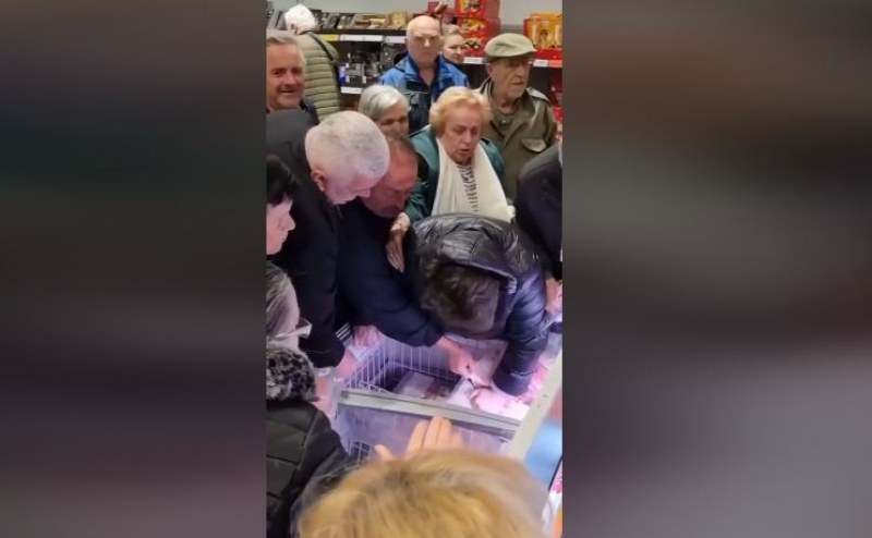 Хаос и бой между пенсионери в супермаркет на известна верига