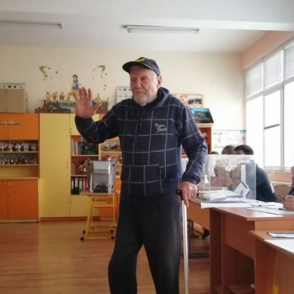 Възрастен мъж е бил поставен в трудна ситуация 92 годишният дядо