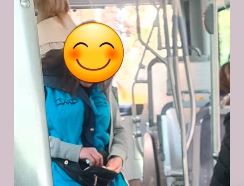 Неочаквано отношение на кондукторка изненада мъж в Стара Загора