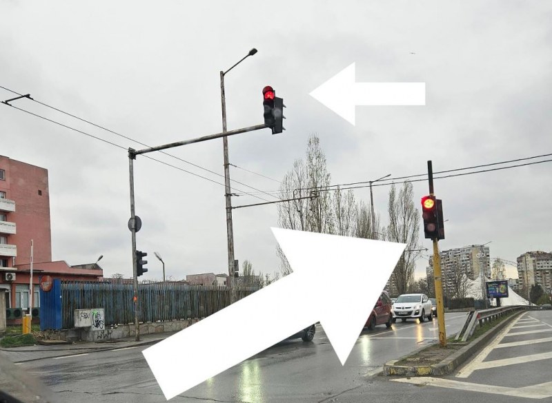 Светофар в София озадачи шофьор - свети само в червено