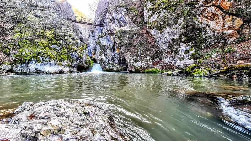 Идея за уикенда: Разходка до изумително красив водопад СНИМКИ