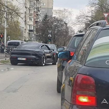 Поредно изпълнение на шофьор в София Кола с марка Порше