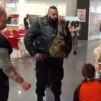 Обвинения за тримата инфлуенсъри които принудиха момче в неравностойно положение