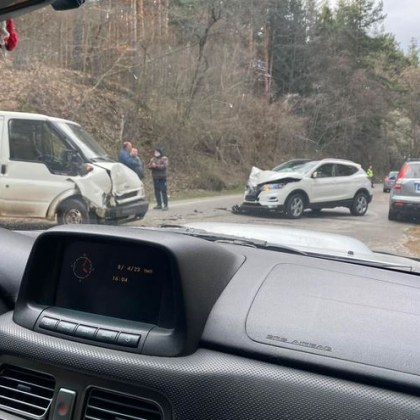 Тежка катастрофа е станала на пътя Самоков София съобщават