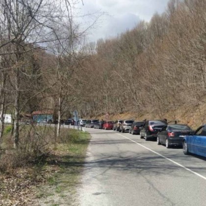 Километрична опашка на границата с Турция