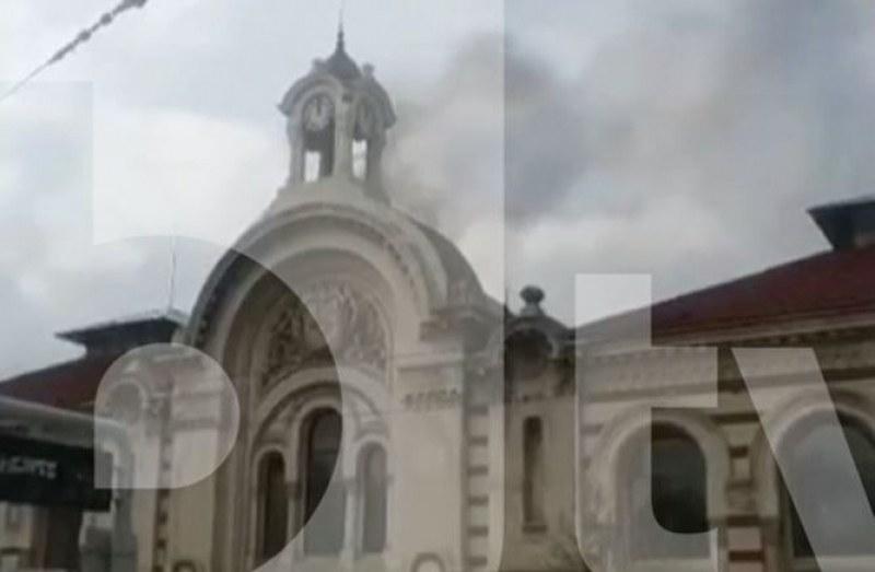 Пожар пламна в Халите в София
