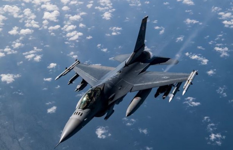 Румънски F-16 прехванаха два Су-27