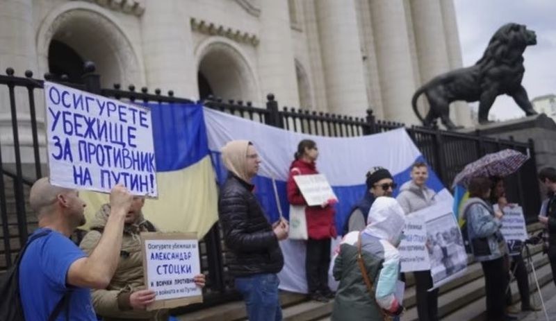 България да даде убежище на руснак, призоваха активисти