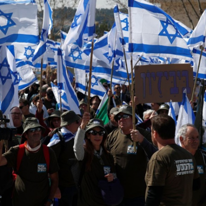 Хиляди демонстранти излязоха снощи на антиправителствени протести в Израел въпреки
