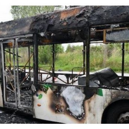 Автобус от градския транспорт на Пловдив е изгорял до основи