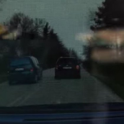 Изключително опасна маневра е заснета от видеорегистратор на кола Шофьор