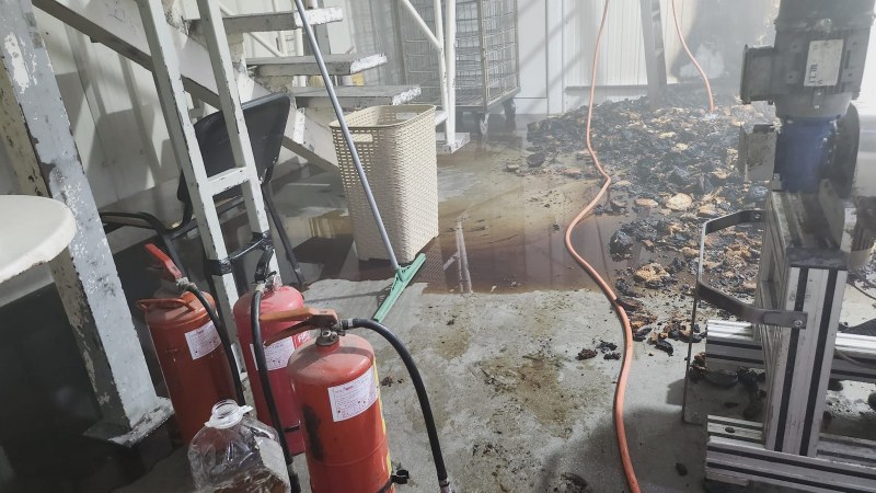 Пожар горя в хлебозавод до Пловдив СНИМКИ
