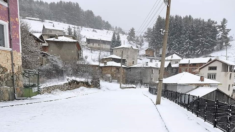 Снежна приказка само на 36 км от Пловдив СНИМКИ