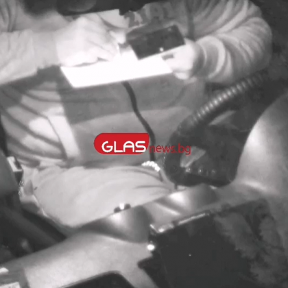 Камера за видеонаблюдение е заснела как шофьор на такси се