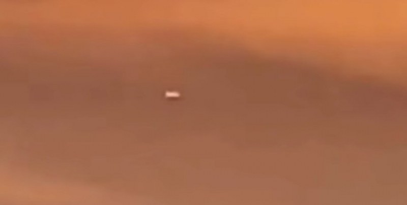 Пътник на самолет засне НЛО на ВИДЕО