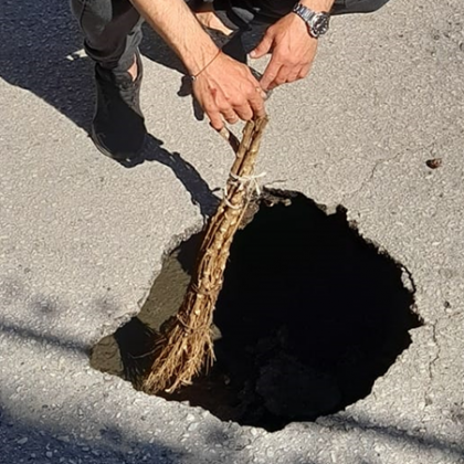 Голяма дупка се отвори на ул Никола Димков в Пловдив