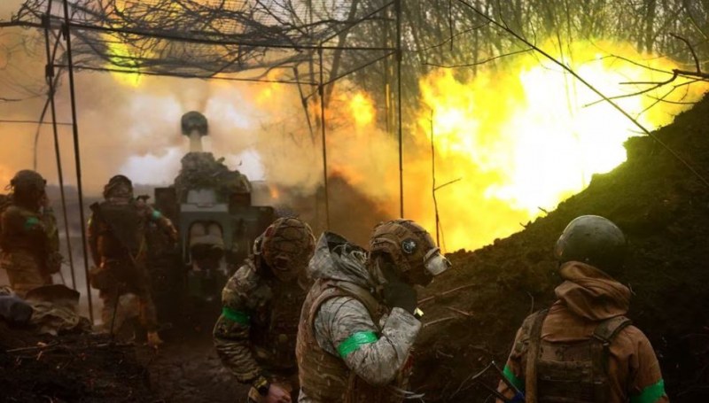 Украинските сили се изтеглят след руско настъпление в Бахмут