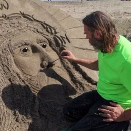 Ликът на Иисус Христос от пясък се появи преди Великден на