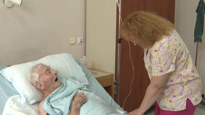 Лекари спасиха 101-годишен мъж два пъти за седмица