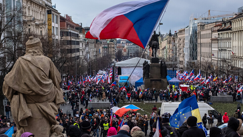 Хиляди протестираха срещу високата инфлация в Прага