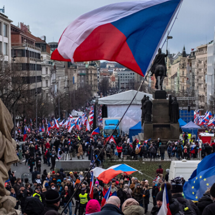 Хиляди хора днес се събраха отново в чешката столица за