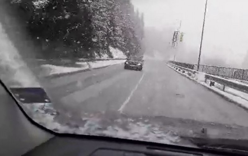 Обилен снеговалеж е паднал по проходите Превала“, Пампорово“ и Рожен“