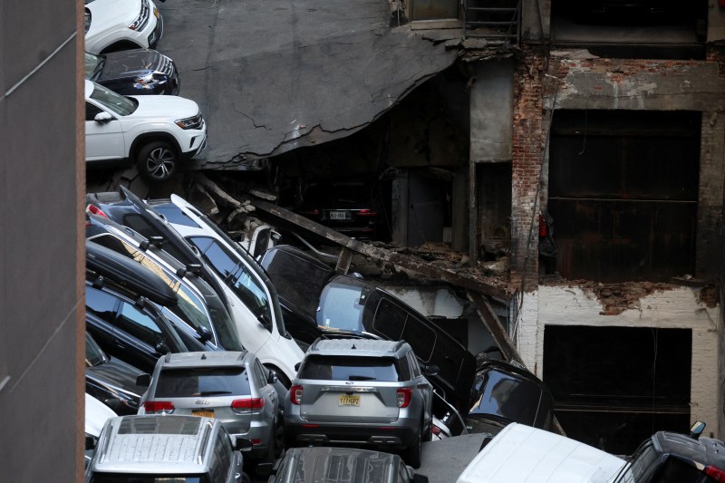 Как се стигна до срутването на паркинг в Манхатън