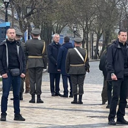 Генералният секретар на НАТО Йенс Столтенберг пристигна в Киев Това