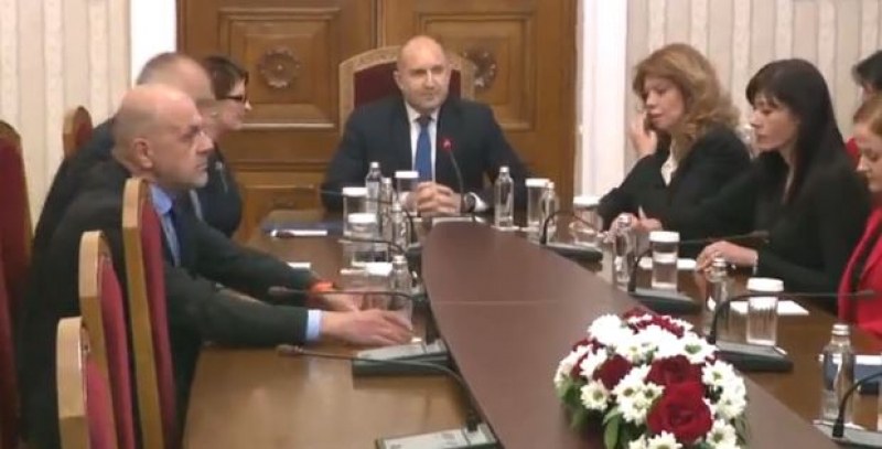 Започнаха консултациите в Президентството, ето какво си казаха Борисов и Радев ВИДЕО