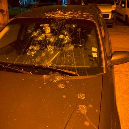 Грозен вандалски акт ядоса пазарджиклии Паркиран лек автомобил е бил
