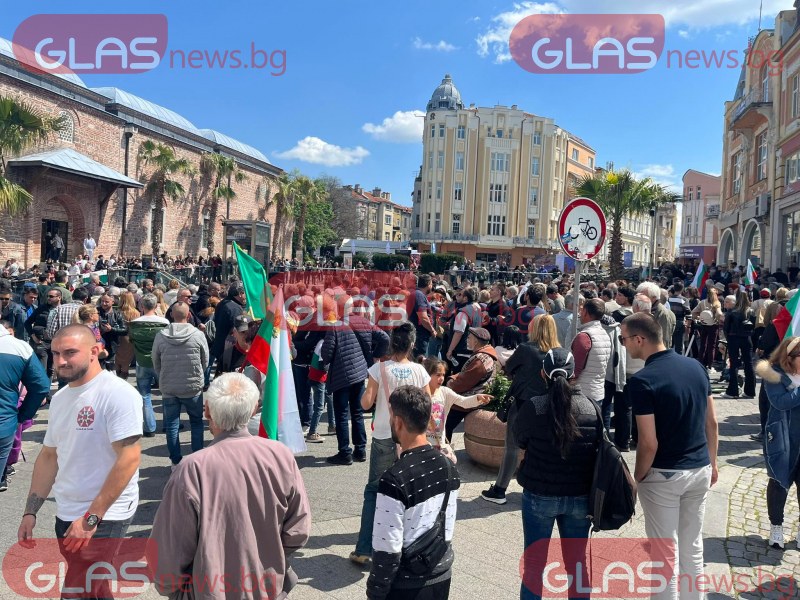 Стотици се събраха на Похода за мир и неутралитет в Пловдив